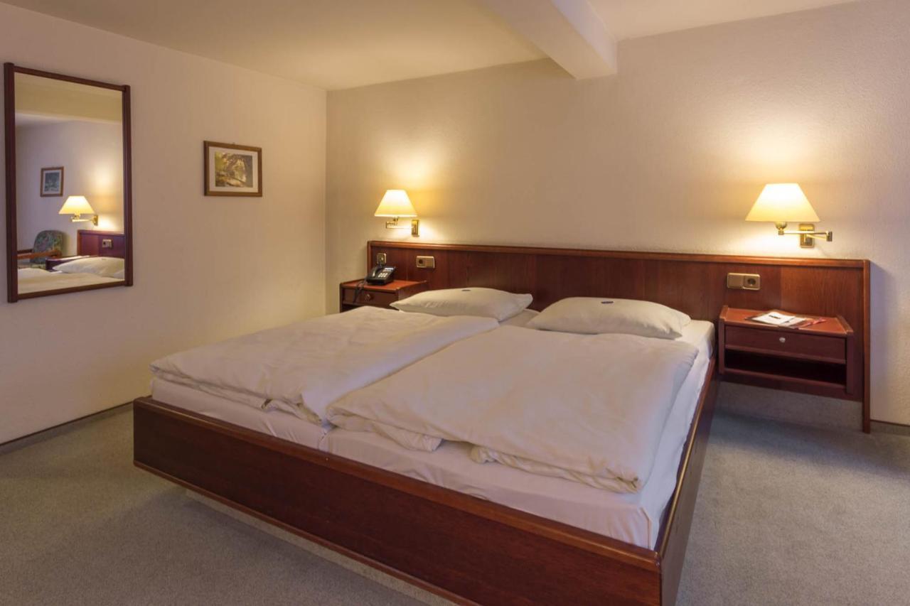 Hotel Altdeutsche Weinstuben Freyburg Buitenkant foto